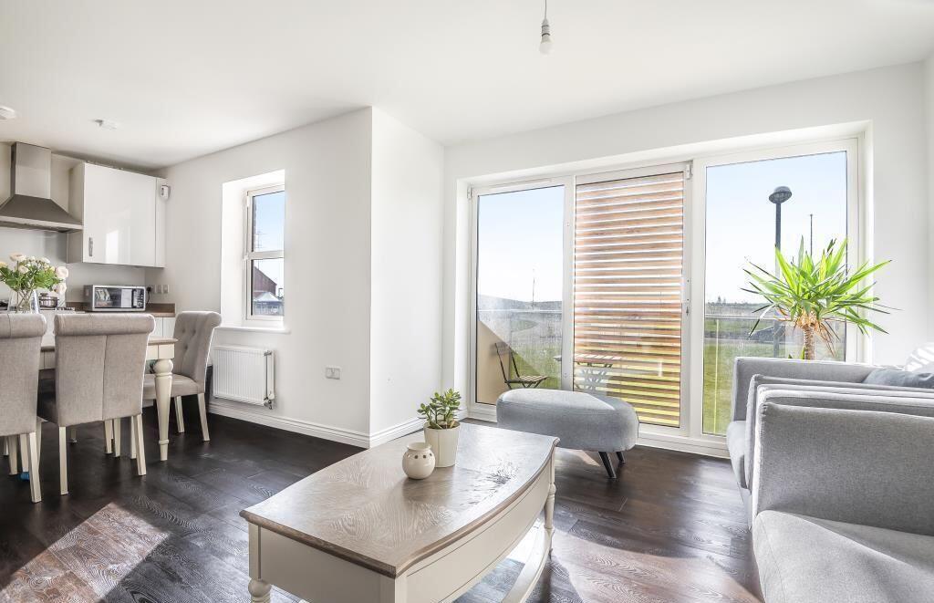 29 Pondecroft, Aylesbury, Buckinghamshire, HP18 0FS photo 3