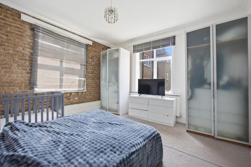 Apartment in Southall - More