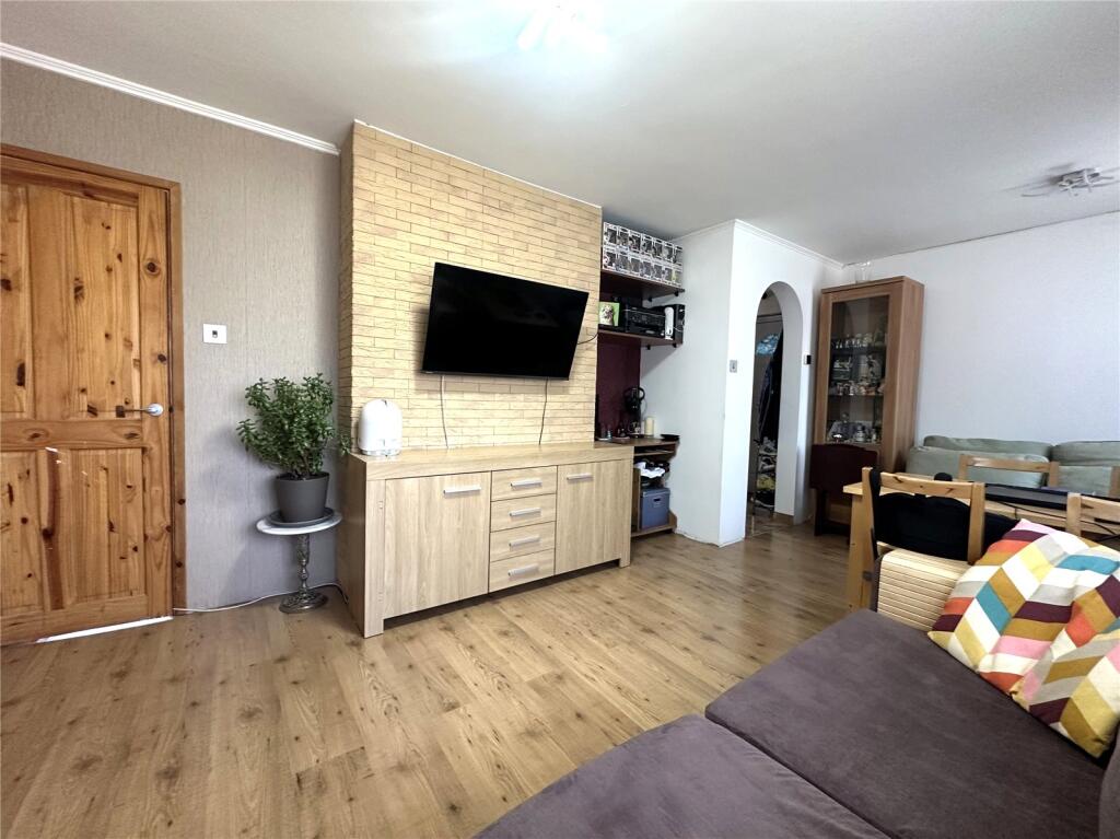 St. Peters Road, Basingstoke, Hampshire, RG22 - View 5