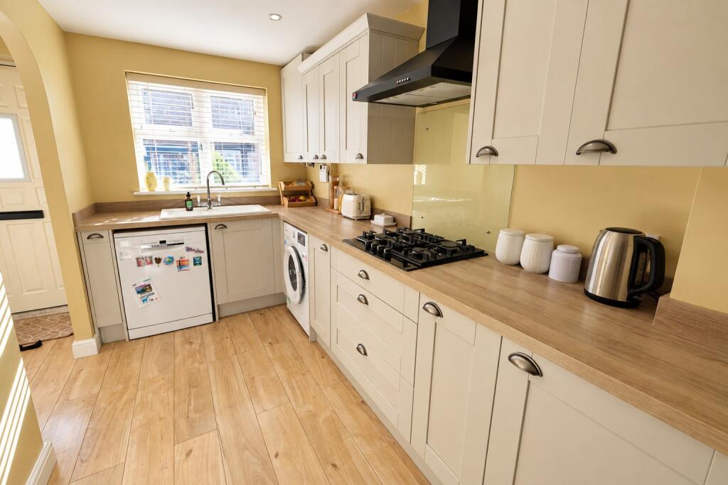 Baytree Gardens, Marchwood, Southampton, SO40 4SB photo 3