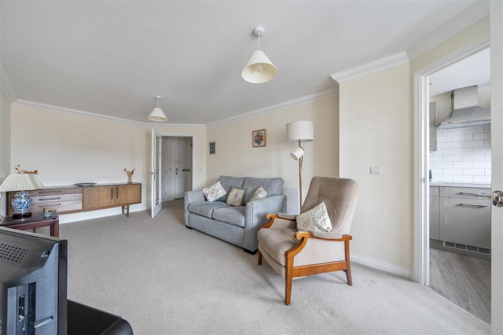 Sarum Lodge, Salisbury, Wiltshire photo 4