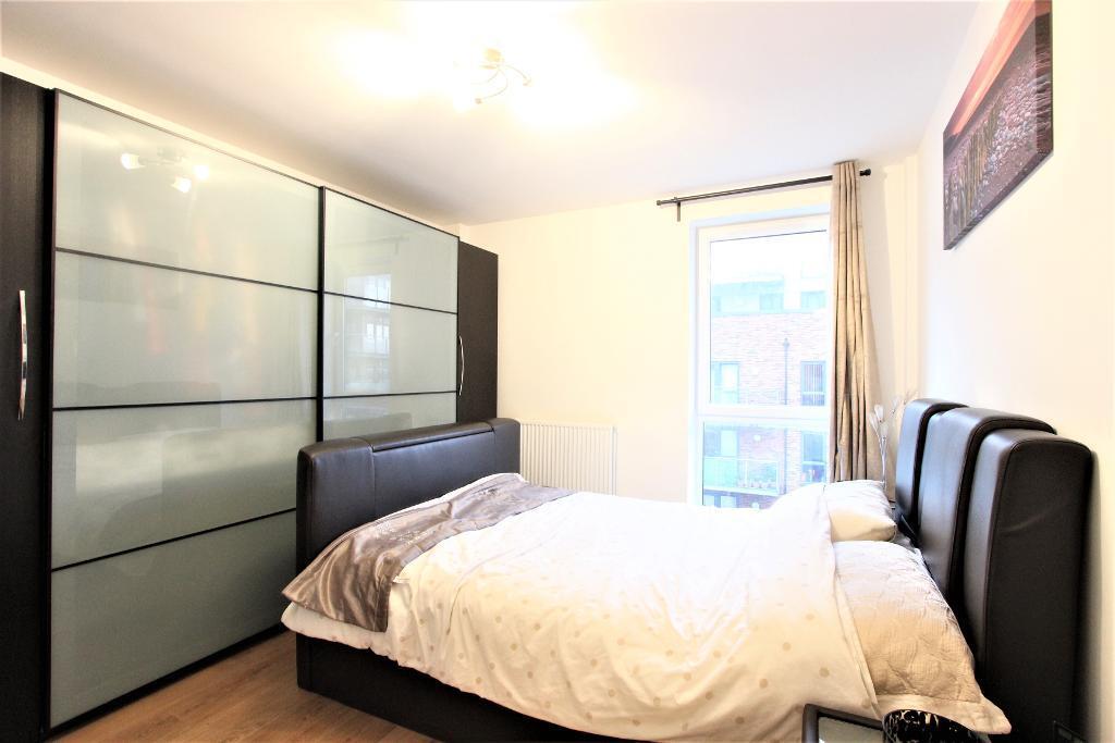 Apartment in Romford - View 5