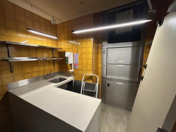 Kitchen 2.jpg