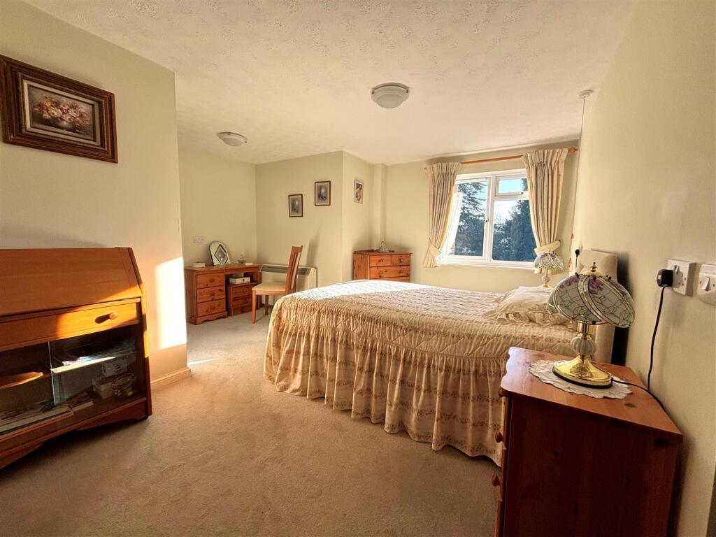 Crockford Park Road, Addlestone photo 5
