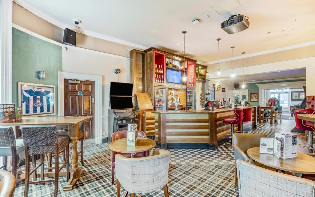 8690270-interior77.jpg