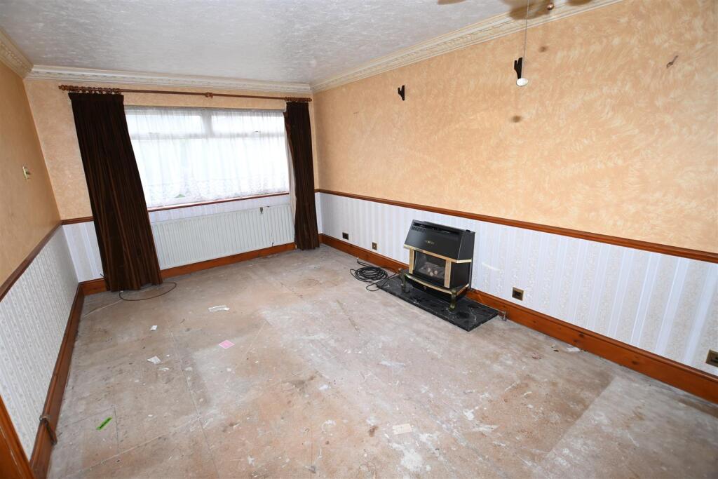 House in Southend-on-Sea - More