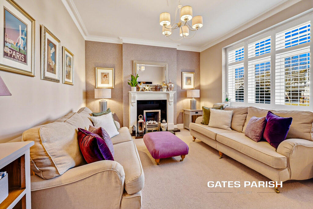 Little Gaynes Lane, Upminster, RM14 photo 4