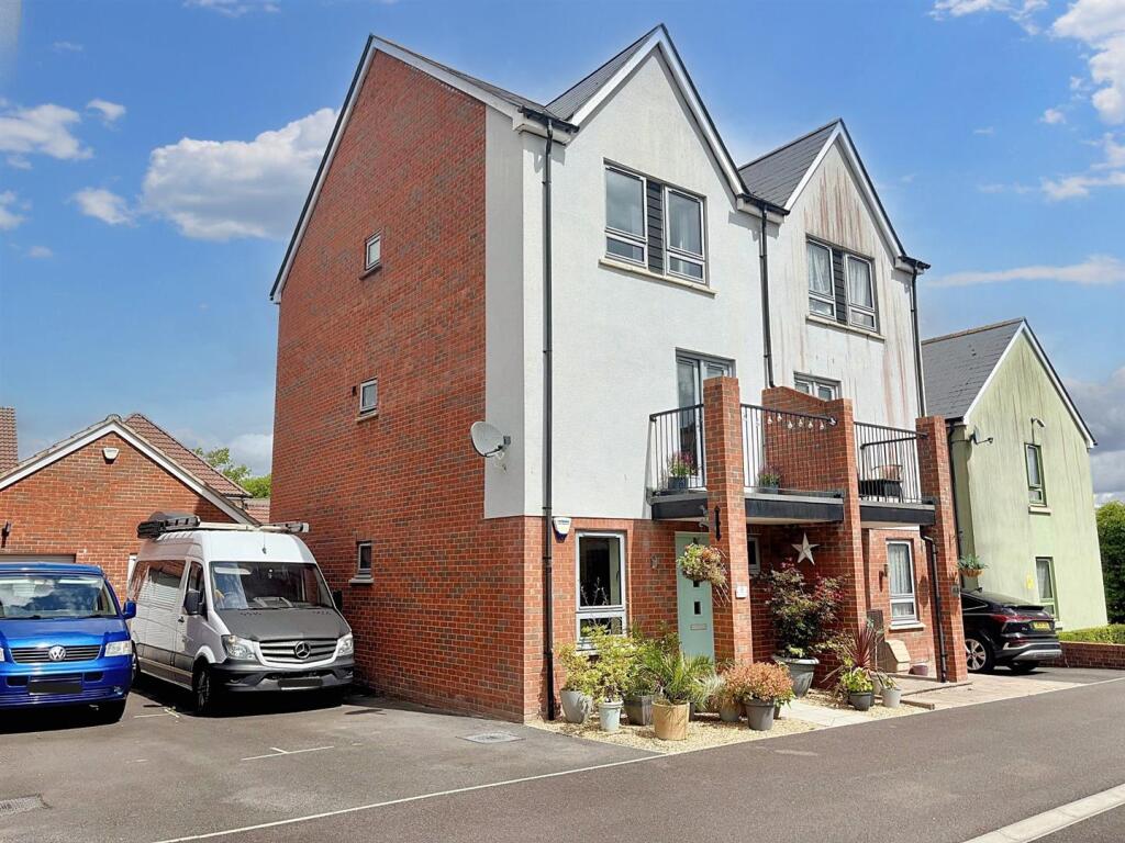 4-bed semi-detached on Indus Road, Shaftesbury, £325,000