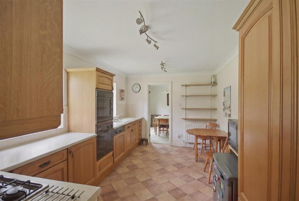 House in Chesterfield, Derbyshire - More