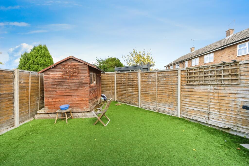 House in Houghton Regis, Central Bedfordshire - View 2