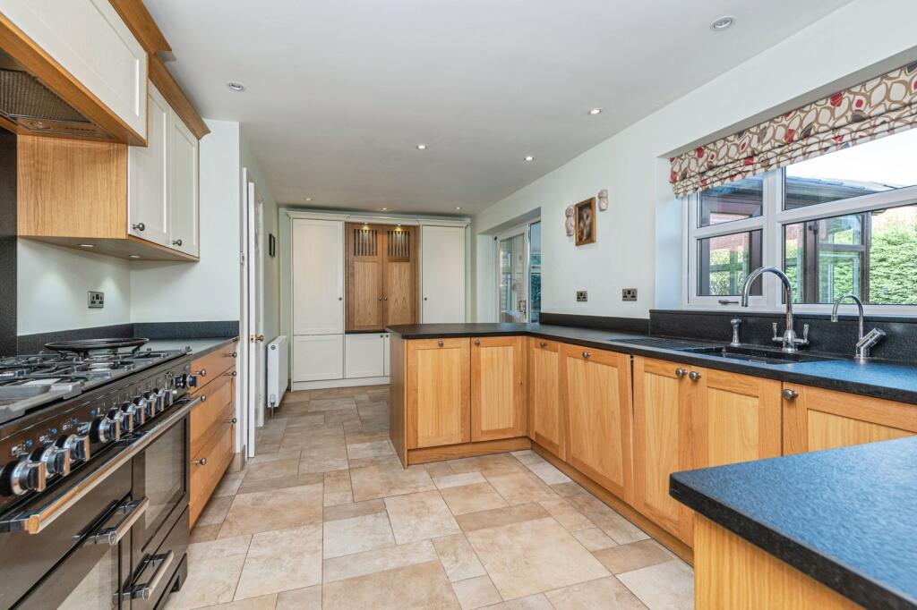 Silcoates Avenue, Wrenthorpe, Wakefield, West Yorkshire, WF2 photo 3