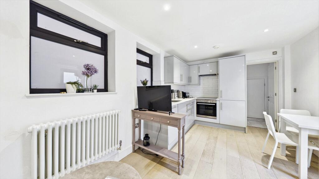 Apartment in Epsom - View 4
