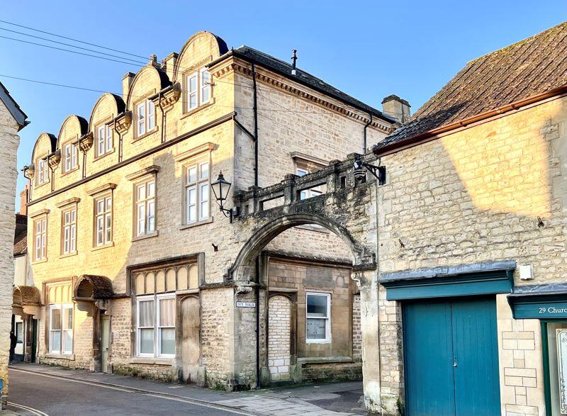 3-bed flat on Church Street, Calne, £310,000