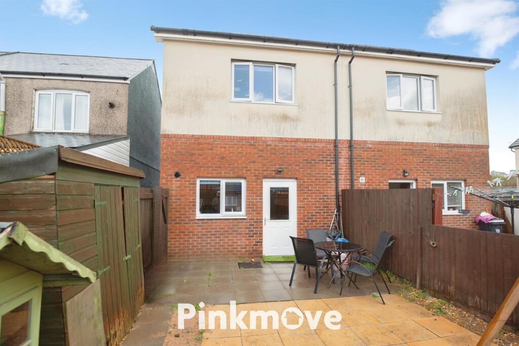 House in Newport - View 4