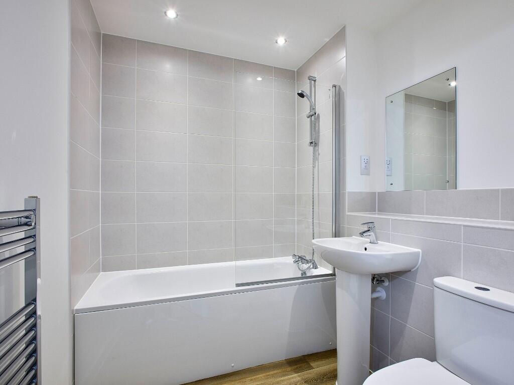 Apartment in Slough - More