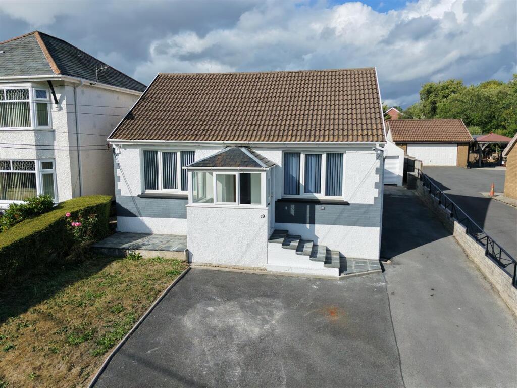 Main image of property: Pontardulais Road, Cross Hands, Llanelli