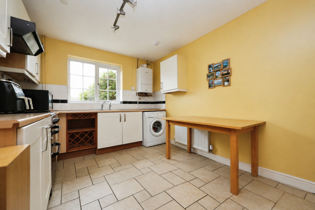 House in Lincoln - View 4