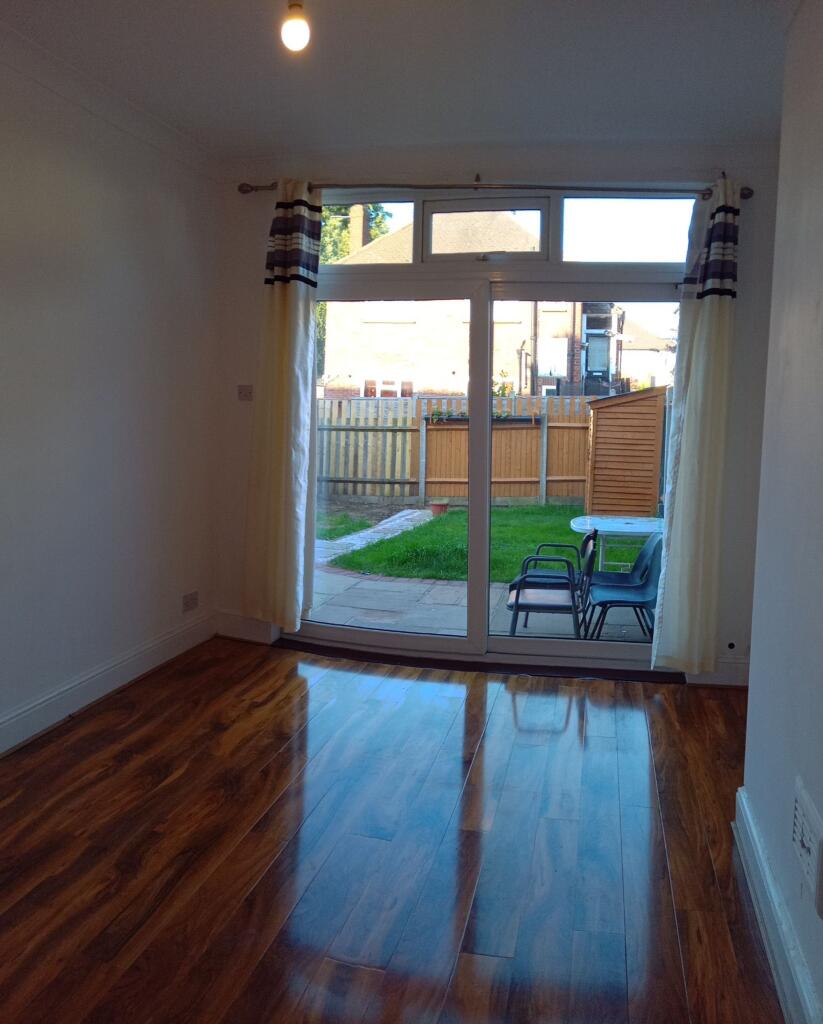 House in Croydon - View 4