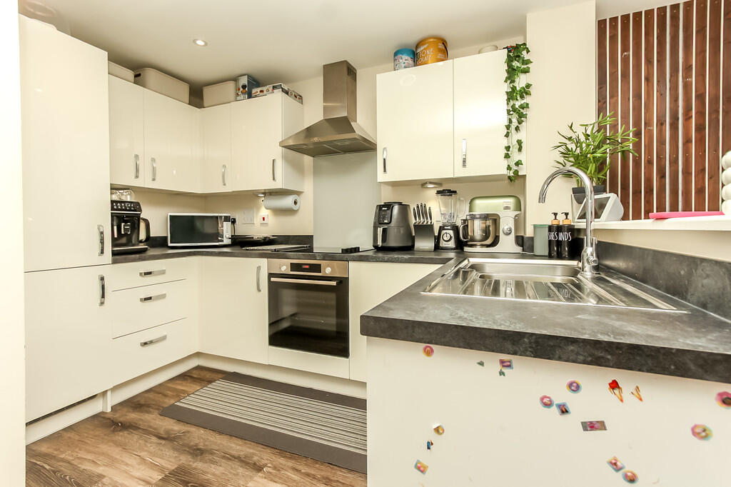 House in Wellingborough, Glenvale Park - View 2
