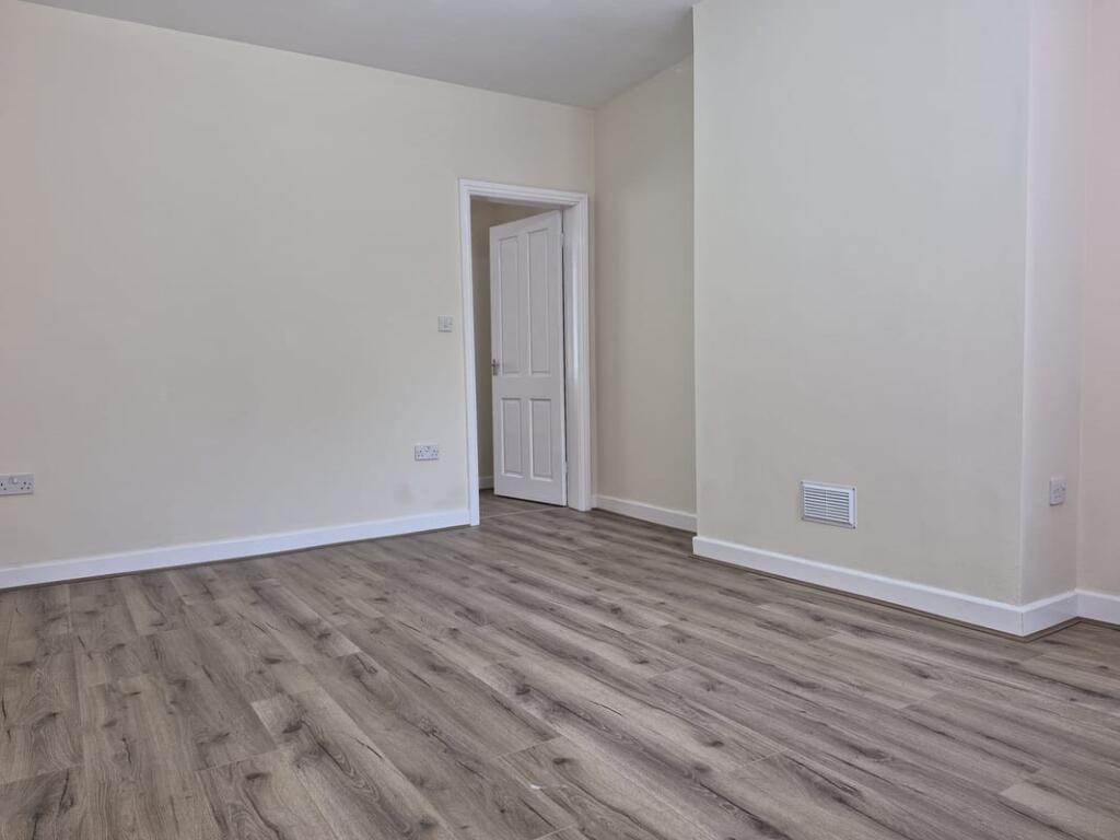 Apartment in Walsall, Coal Pool - View 5