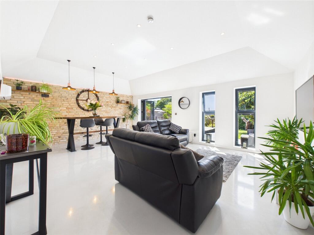House in Gloucester - View 3
