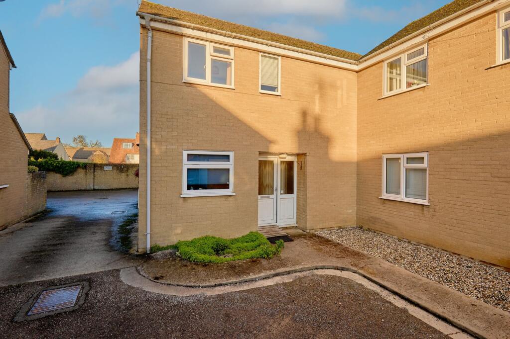 Main image of property: Gloucester Place, Witney, OX28