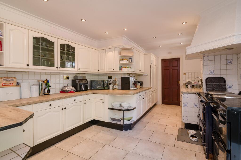 House in Newport - View 3