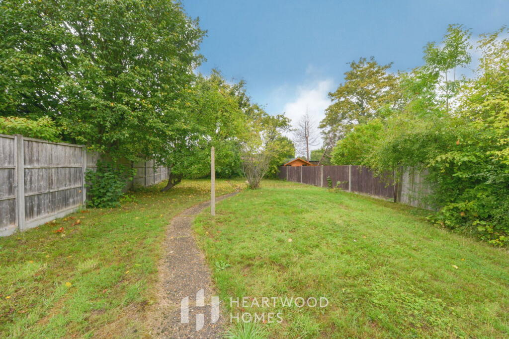 Woodfield Way, St. Albans, AL4 9RX photo 2
