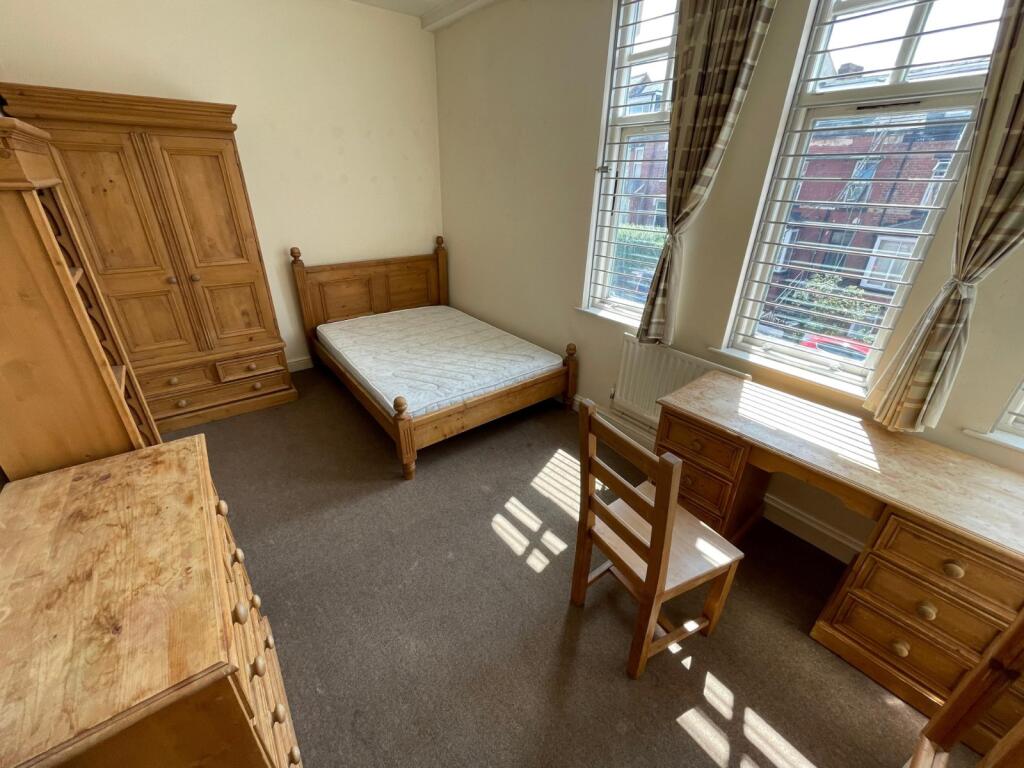 House in Leeds, West Yorkshire - View 5