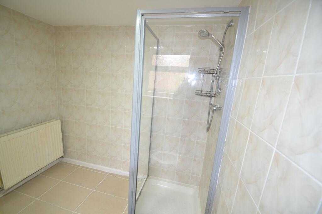 2 bedroom house share for rent
