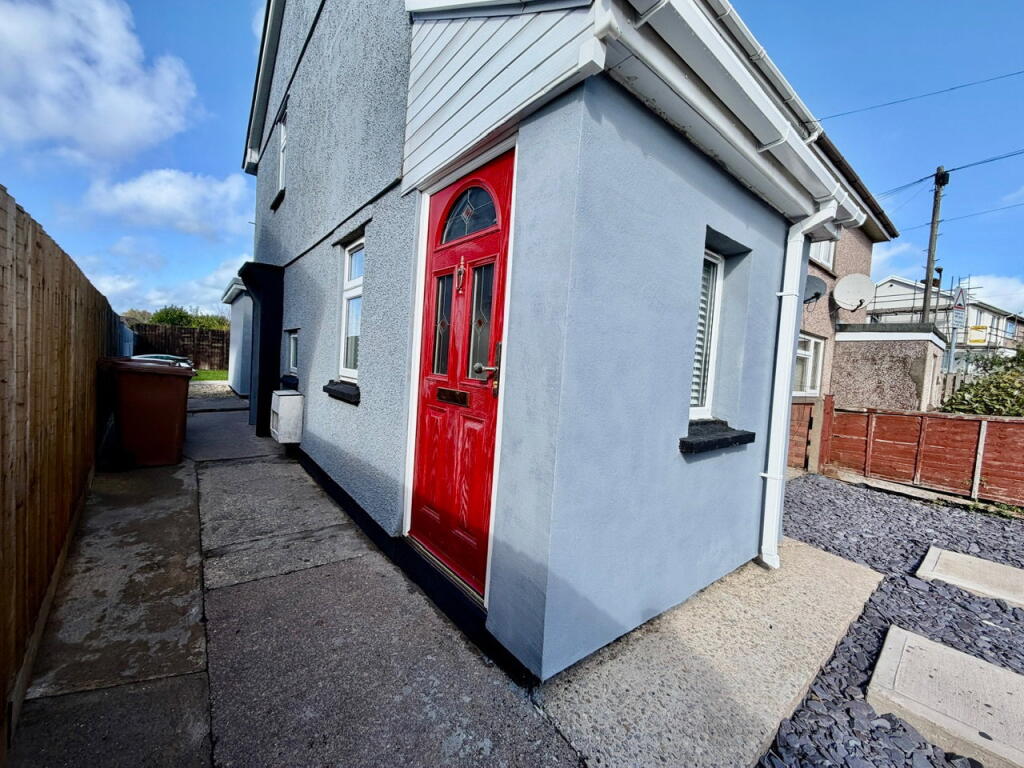 House in Pontllanfraith, Caerphilly - More