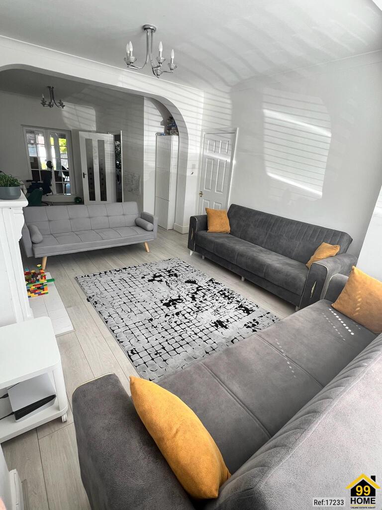 House in Sutton - More