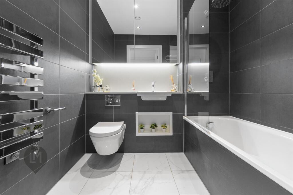 Apartment in London, Wandsworth - More