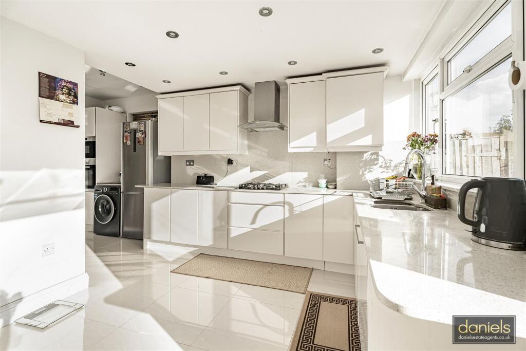 House in London, Sudbury - View 3