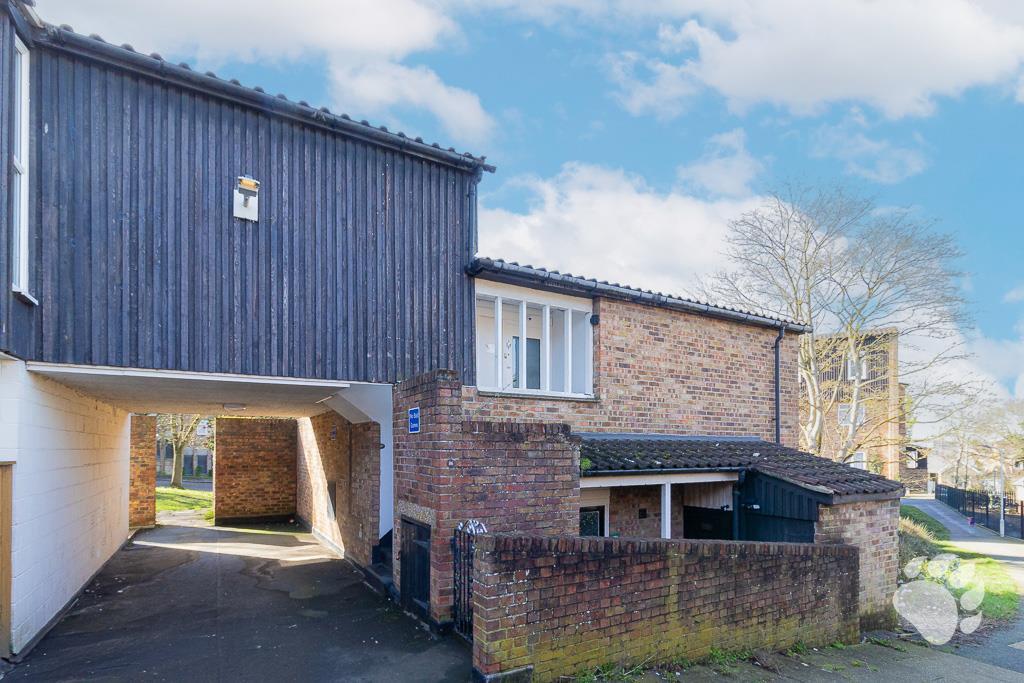 は*ん様 house on the hill L/S Tee (Checker) 2 bedroom maisonette for sale in The Hyde, Langdon Hills, SS16