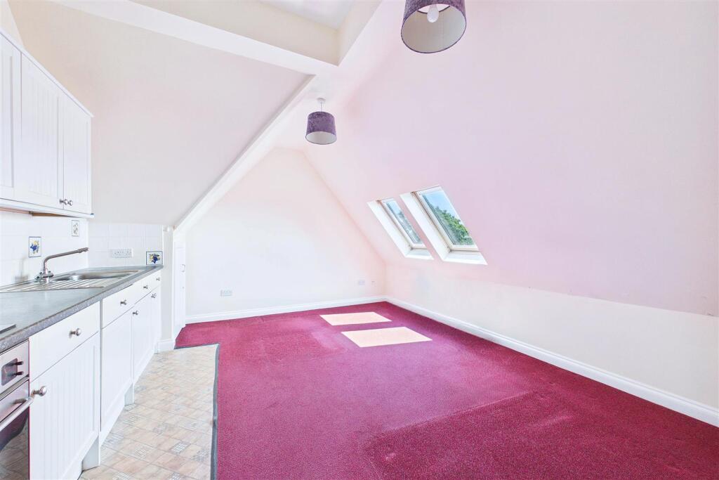 Apartment in Clevedon, Walton Park - View 3