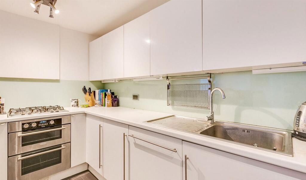 Apartment in London, Queen's Park - View 5