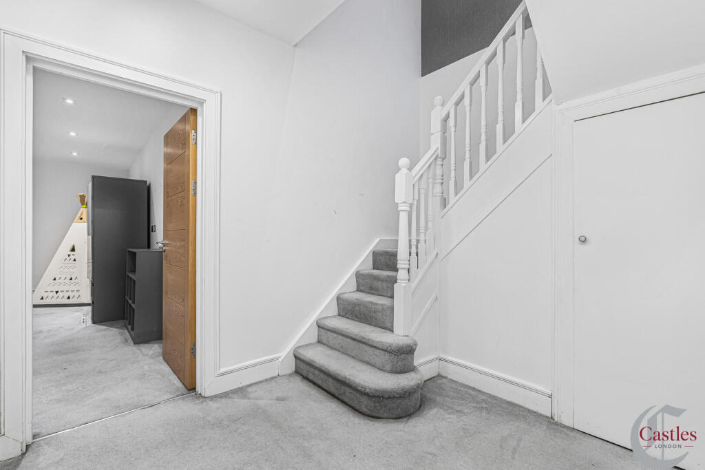 Apartment in London - View 3