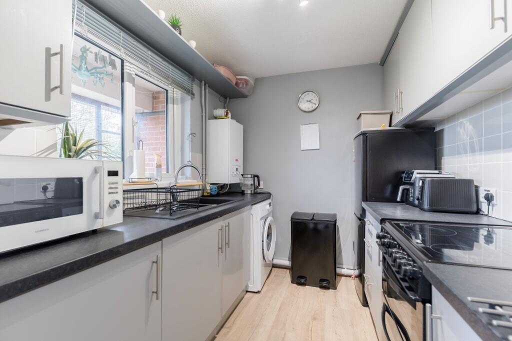 Apartment in Norwich, Mile Cross - View 4