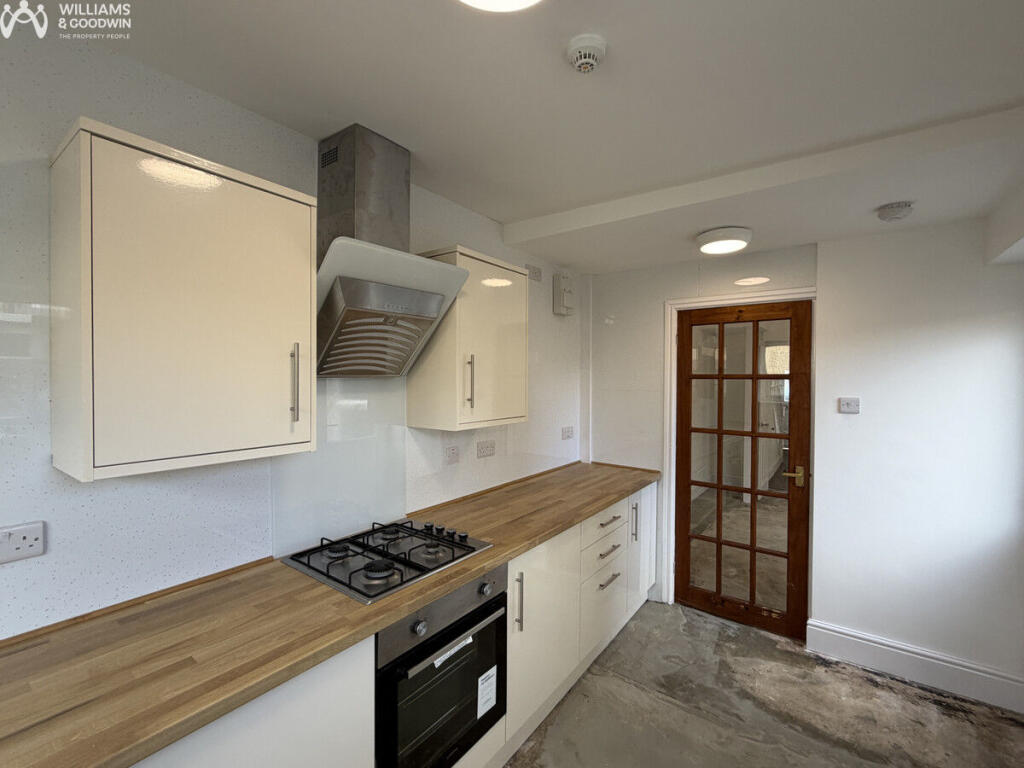 House in Bangor, Garth - More
