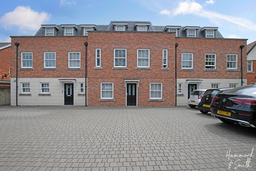 Main image of property: Hemnall Street, Epping, CM16