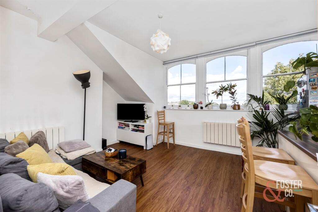 Apartment in Brighton, Prestonville - More