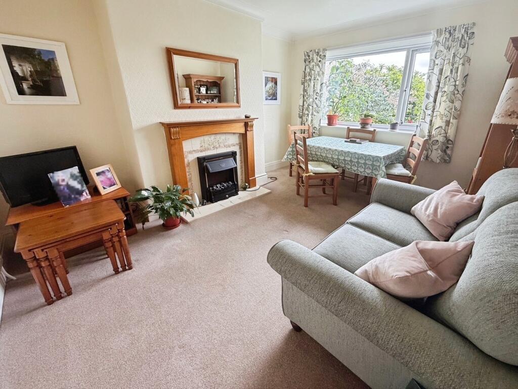 Grosvenor Avenue, Shipley, BD18 - View 5