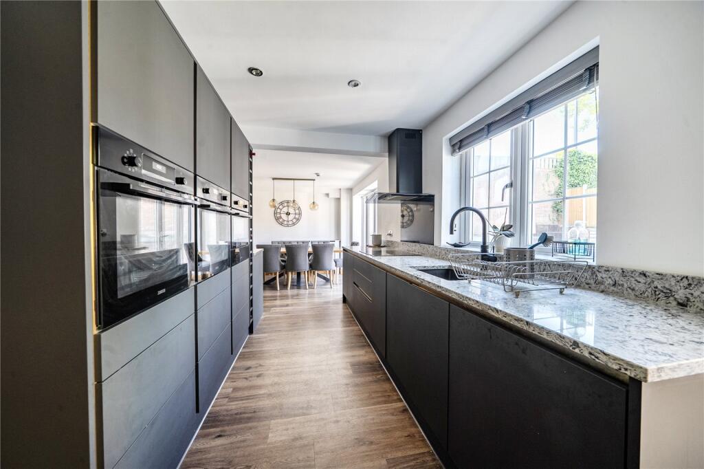 House in Hart, Yateley - View 4
