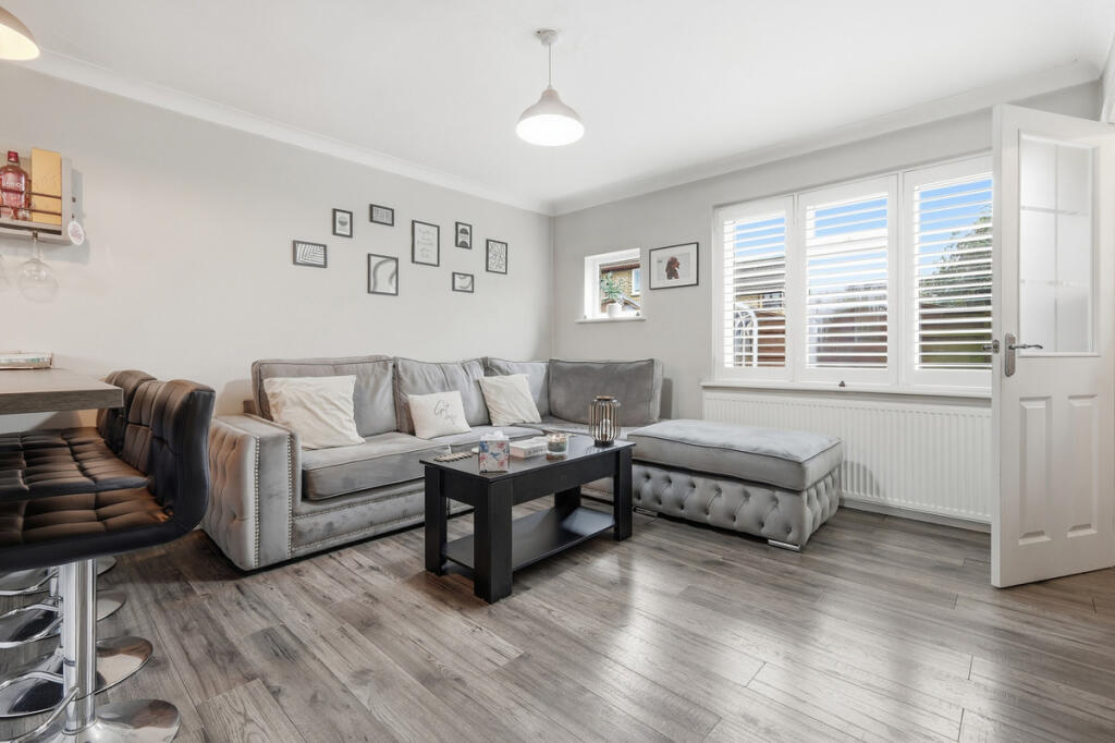 House in Basildon, Langdon Hills - More
