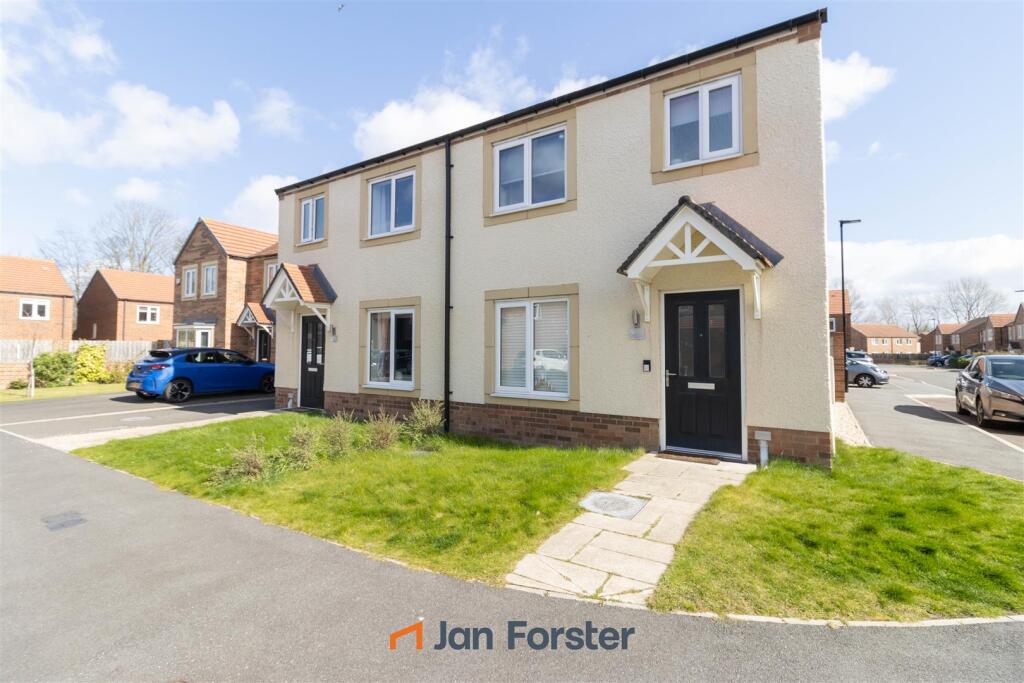 3-bed house on Old Campus Close, Newcastle Upon Tyne, £280,000
