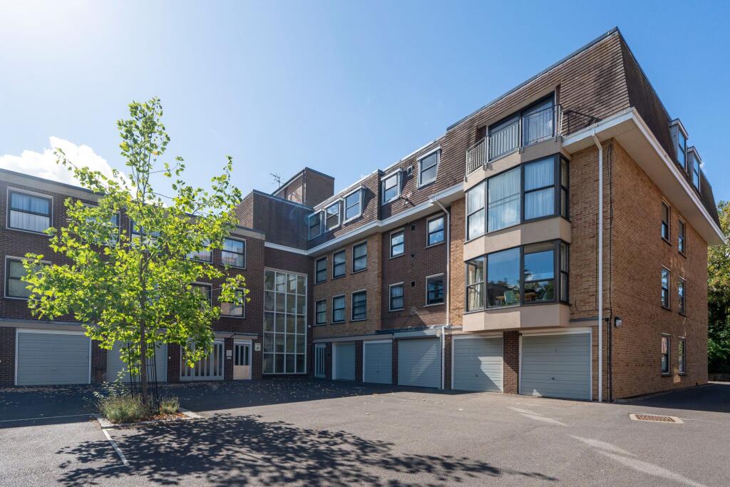 Main image of property: Banbury Road, Murray Court, OX2