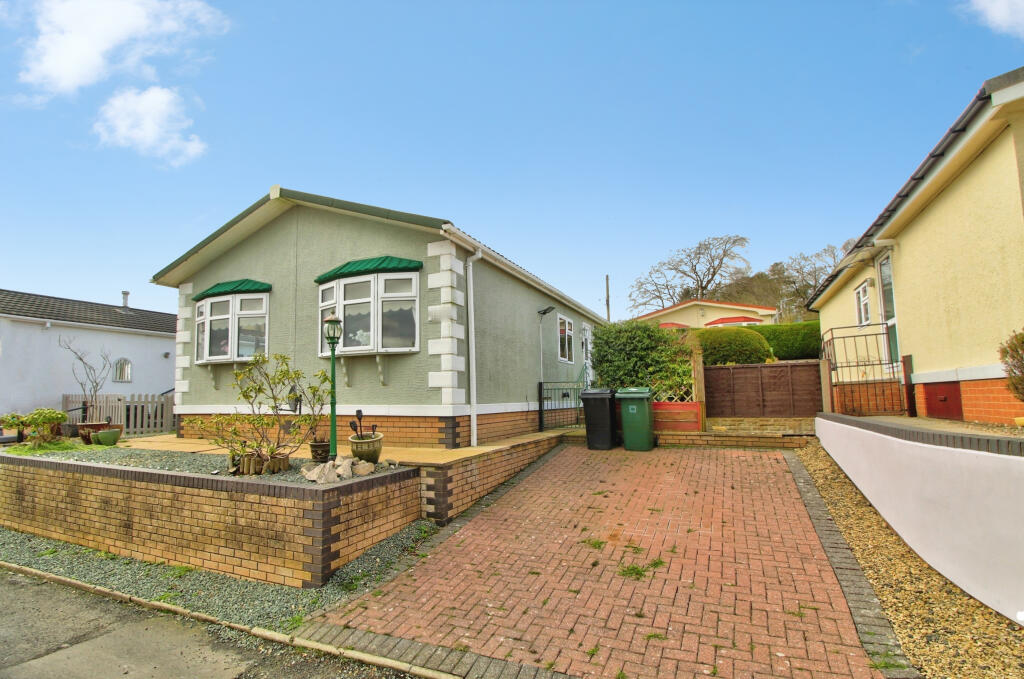 2-bed caravan on Earls Ditton Lane, Kidderminster, DY14, £130,000