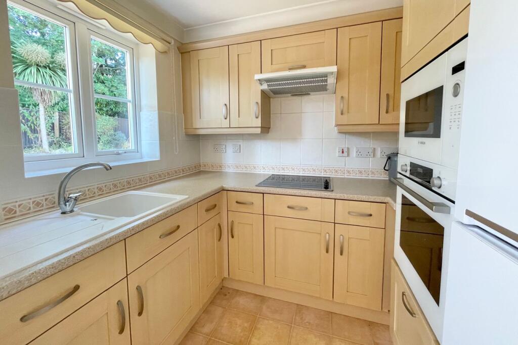 Apartment in Hart, Fleet - View 5