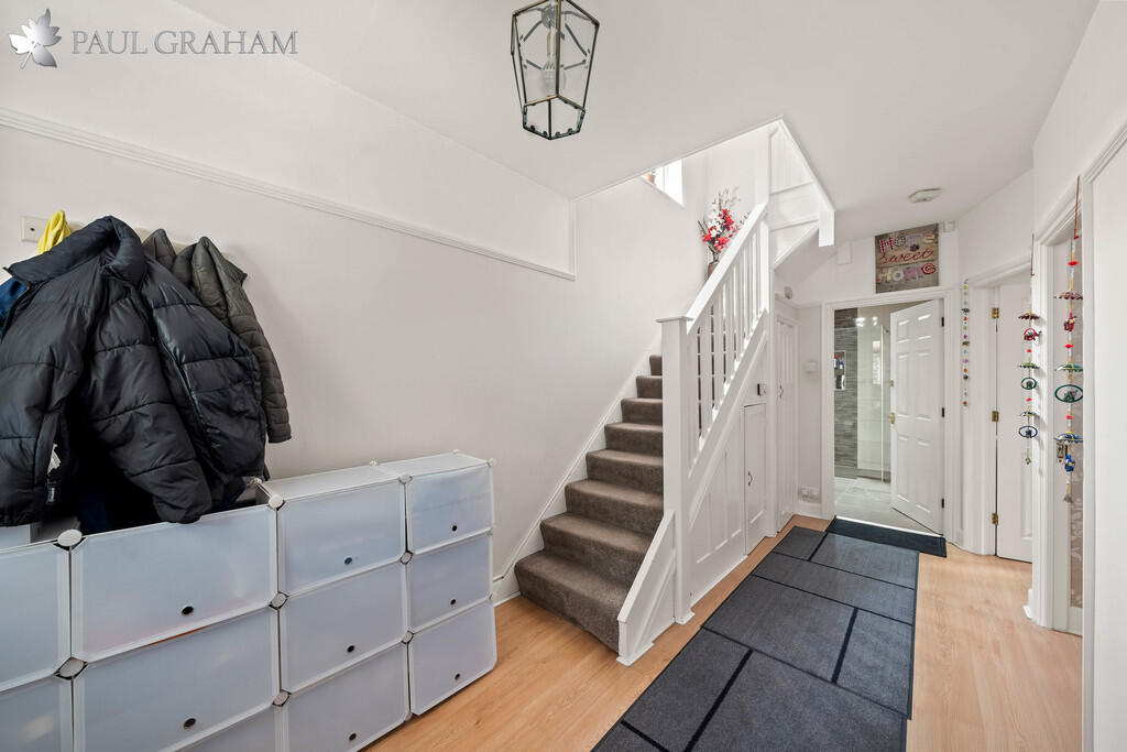 House in Sutton - More